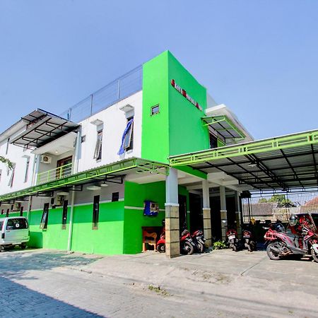 Super Oyo 93012 Griya Kencana Asri Syariah Lawean Dış mekan fotoğraf