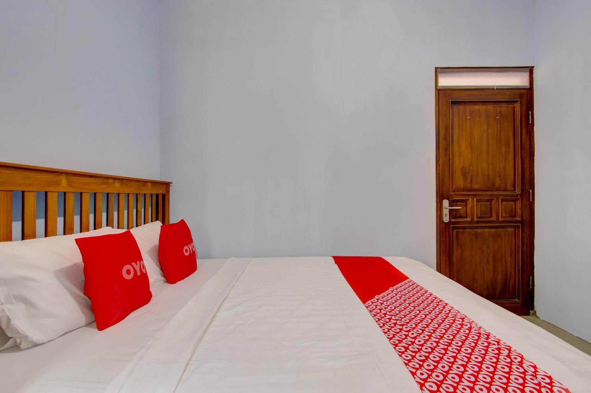 Super Oyo 93012 Griya Kencana Asri Syariah Lawean Dış mekan fotoğraf