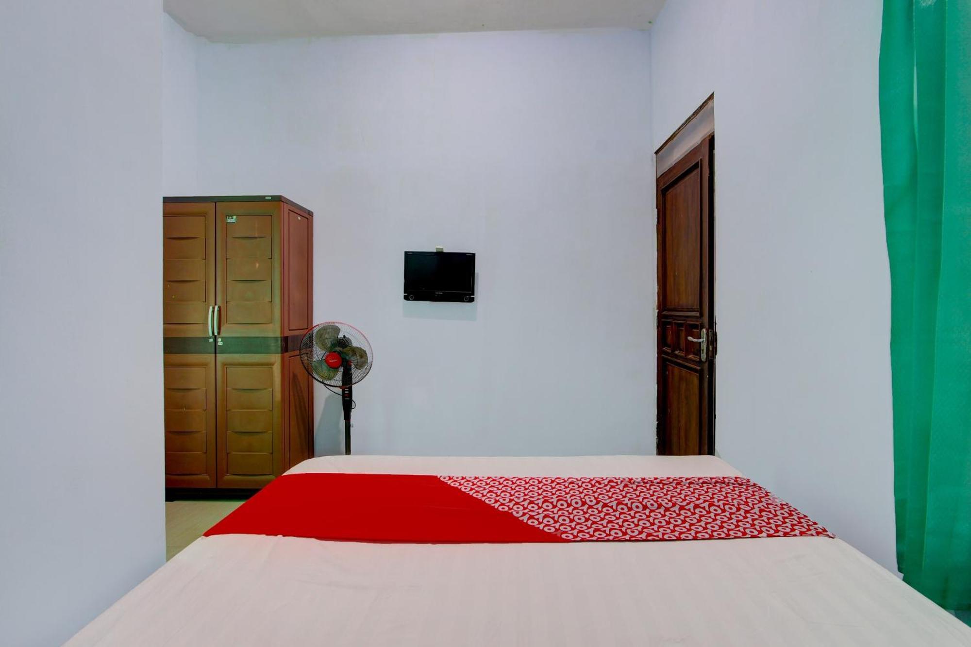 Super Oyo 93012 Griya Kencana Asri Syariah Lawean Dış mekan fotoğraf