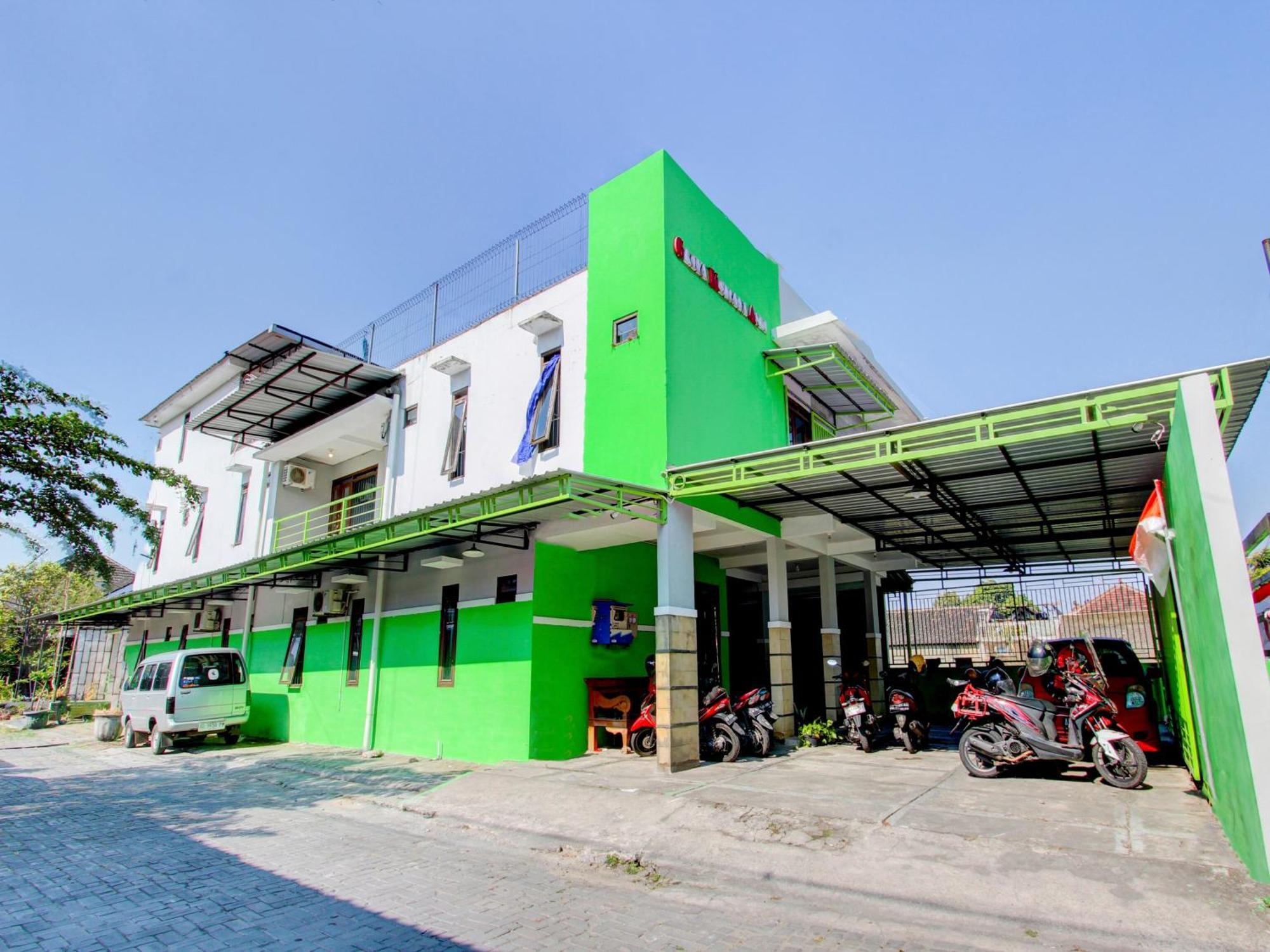 Super Oyo 93012 Griya Kencana Asri Syariah Lawean Dış mekan fotoğraf