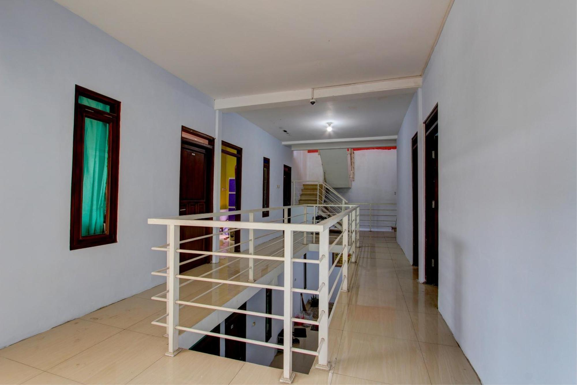 Super Oyo 93012 Griya Kencana Asri Syariah Lawean Dış mekan fotoğraf