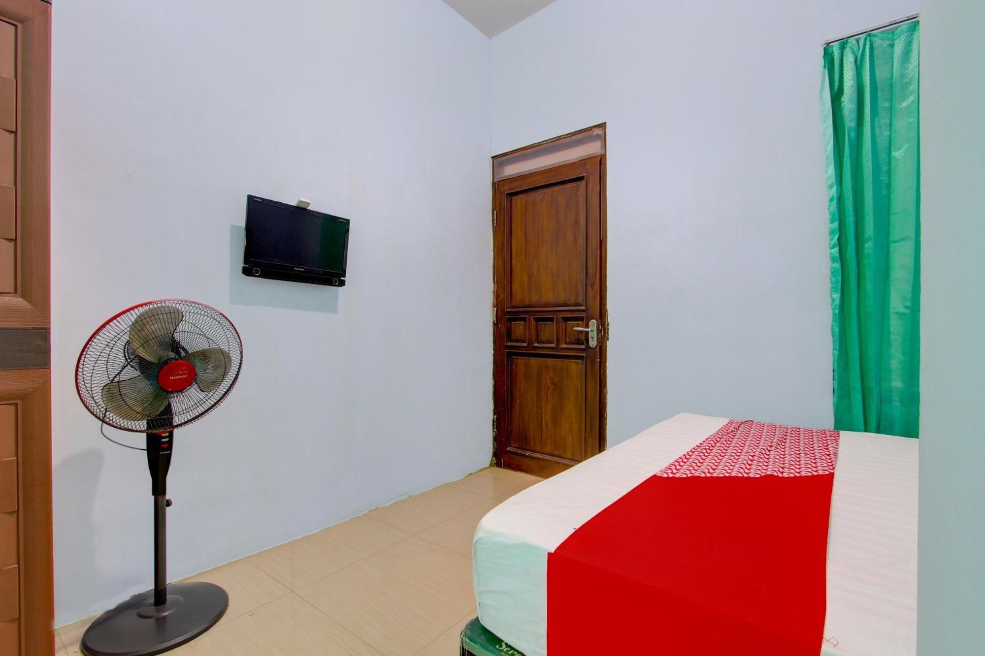Super Oyo 93012 Griya Kencana Asri Syariah Lawean Dış mekan fotoğraf