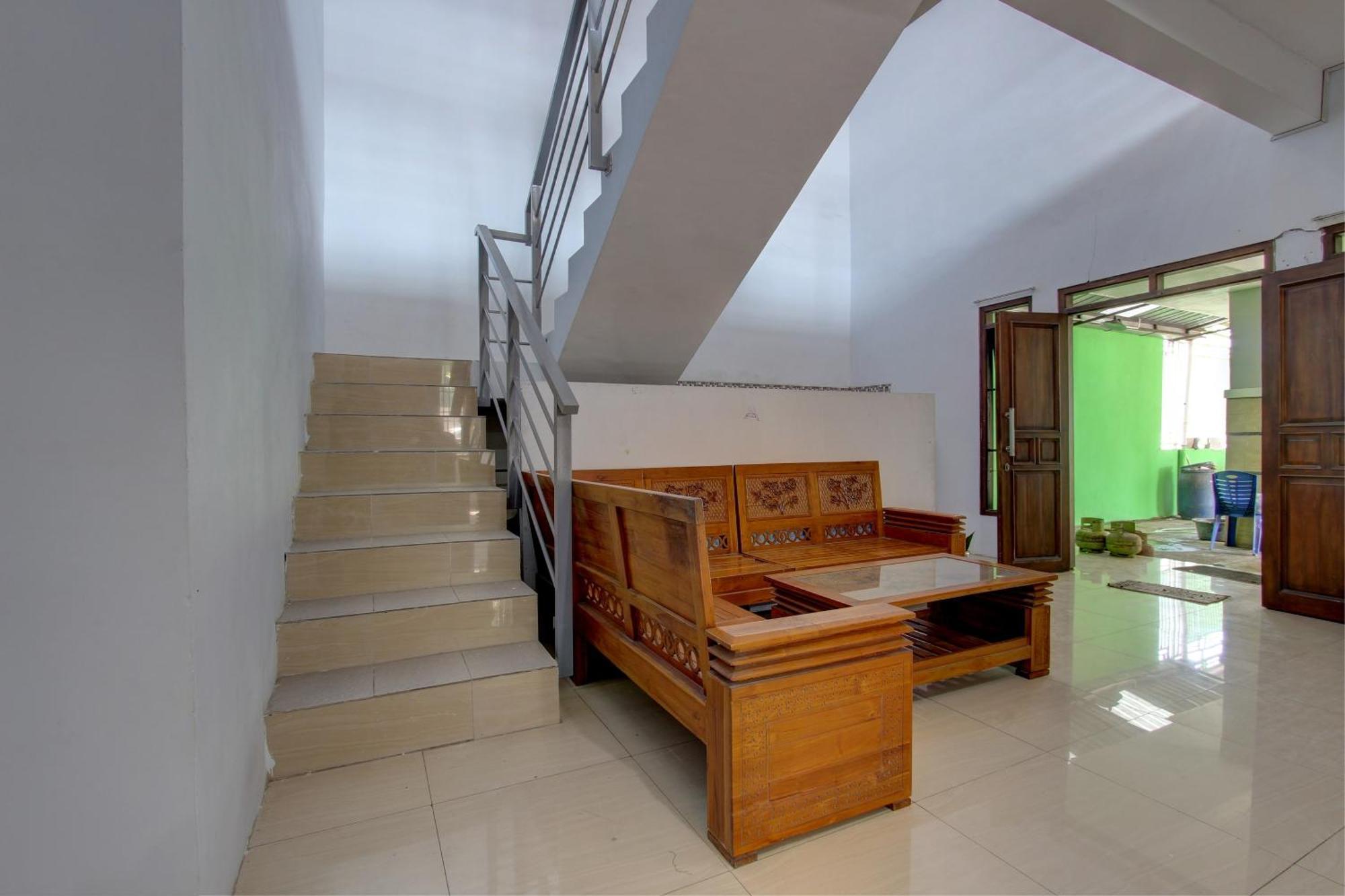 Super Oyo 93012 Griya Kencana Asri Syariah Lawean Dış mekan fotoğraf